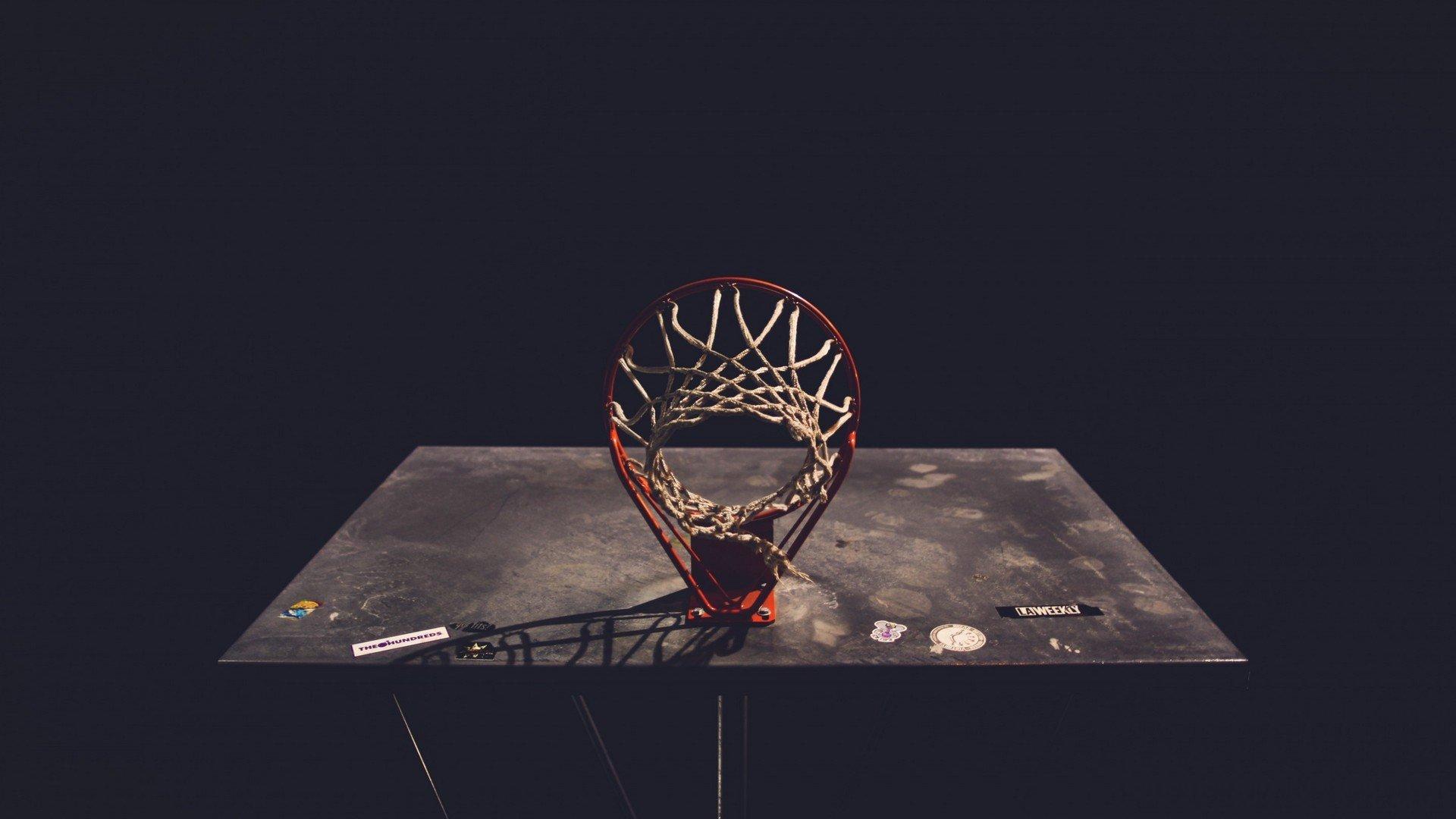 英超夏季赛决赛，曼联2-2战平埃弗顿，点球大战惊险夺冠，芒特潇洒兜射破门成经典瞬间