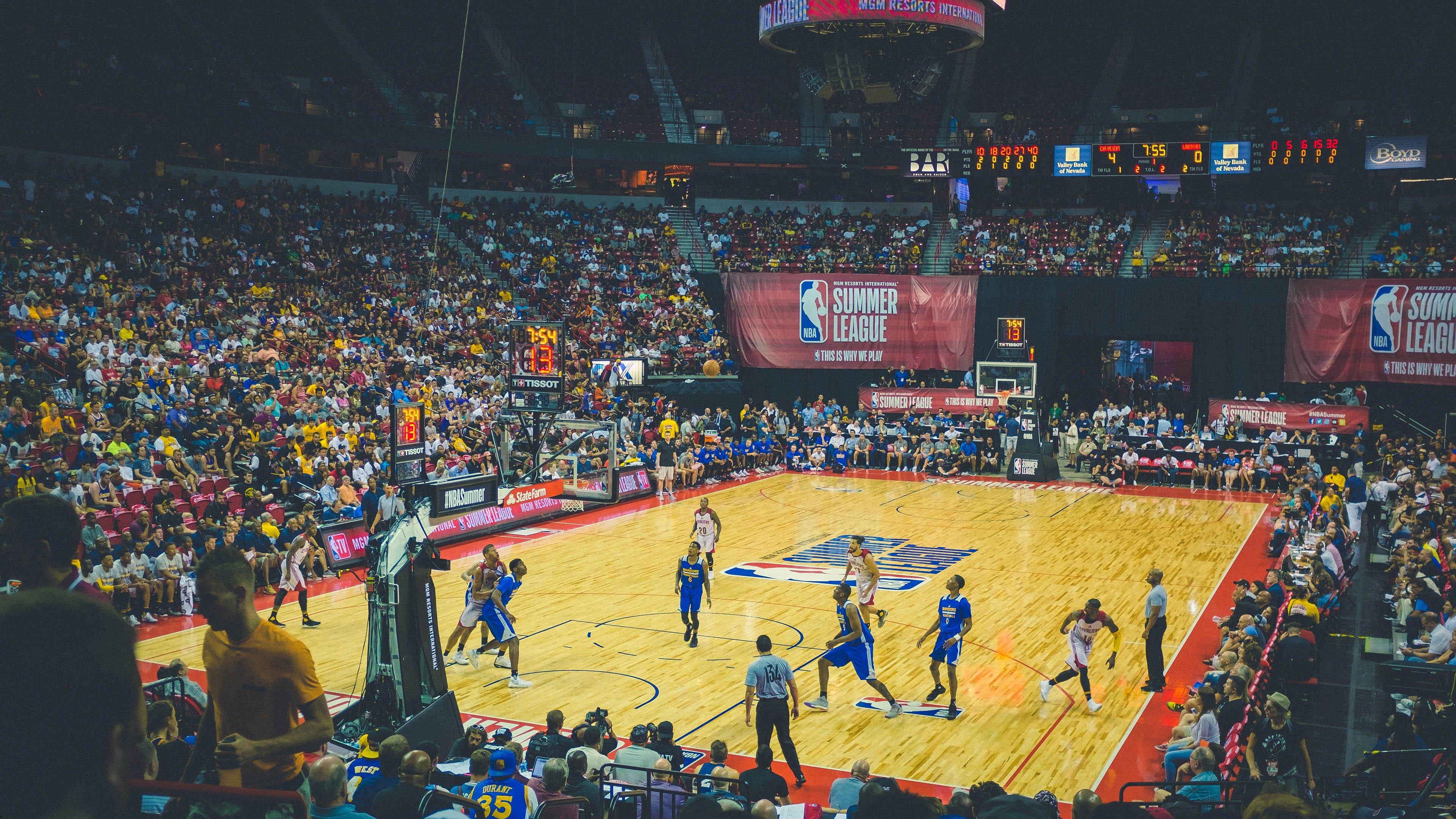 热刺新帅的雄心，以战术革新与情感纽带，留住王牌凯恩